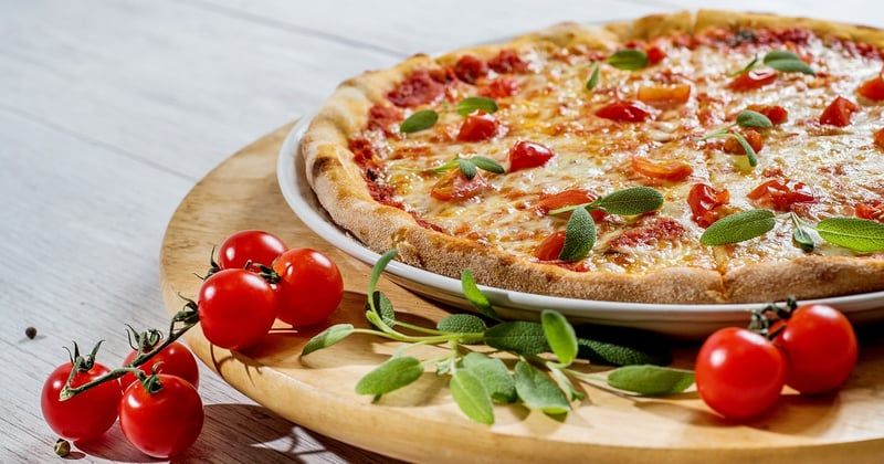 Pizza surgelée au micro-ondes : la technique pour qu'elle soit croustillante et savoureuse