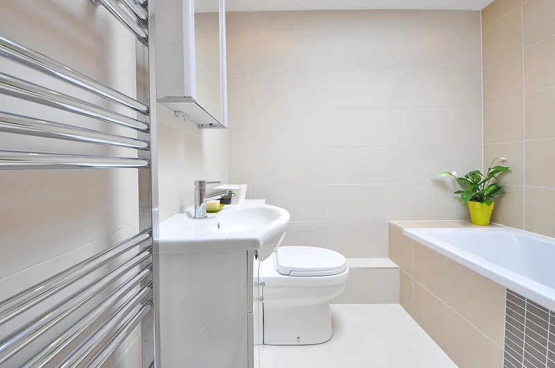 Comment intégrer les paniers dans une salle de bain moderne