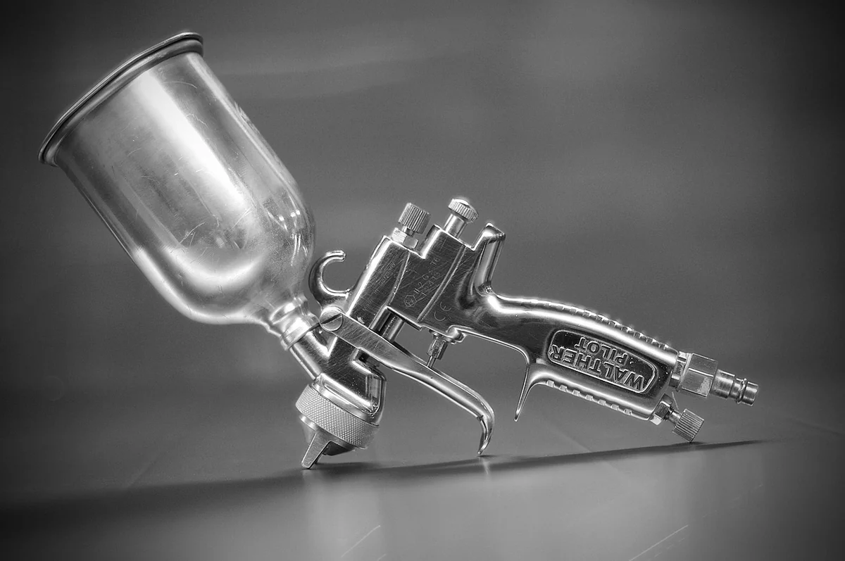 Maîtrisez la peinture au pistolet plafond en 2026 : astuces et conseils essentiels